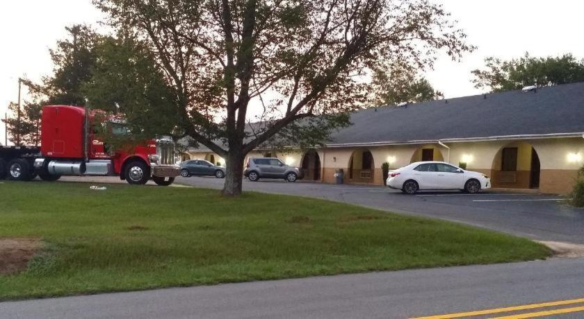 Loyalty Inn Rockingham Exterior photo