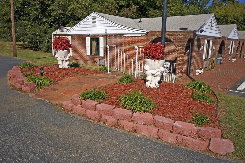 Loyalty Inn Rockingham Exterior photo