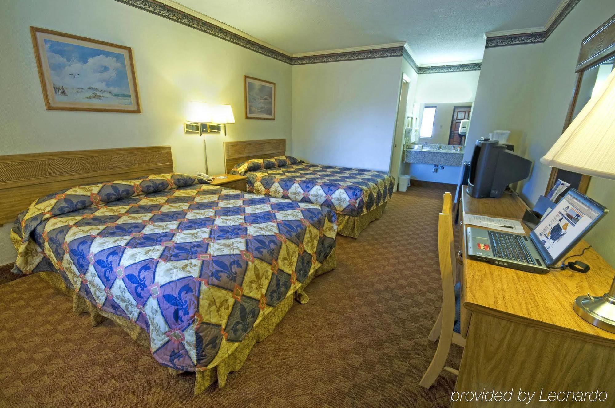 Loyalty Inn Rockingham Room photo