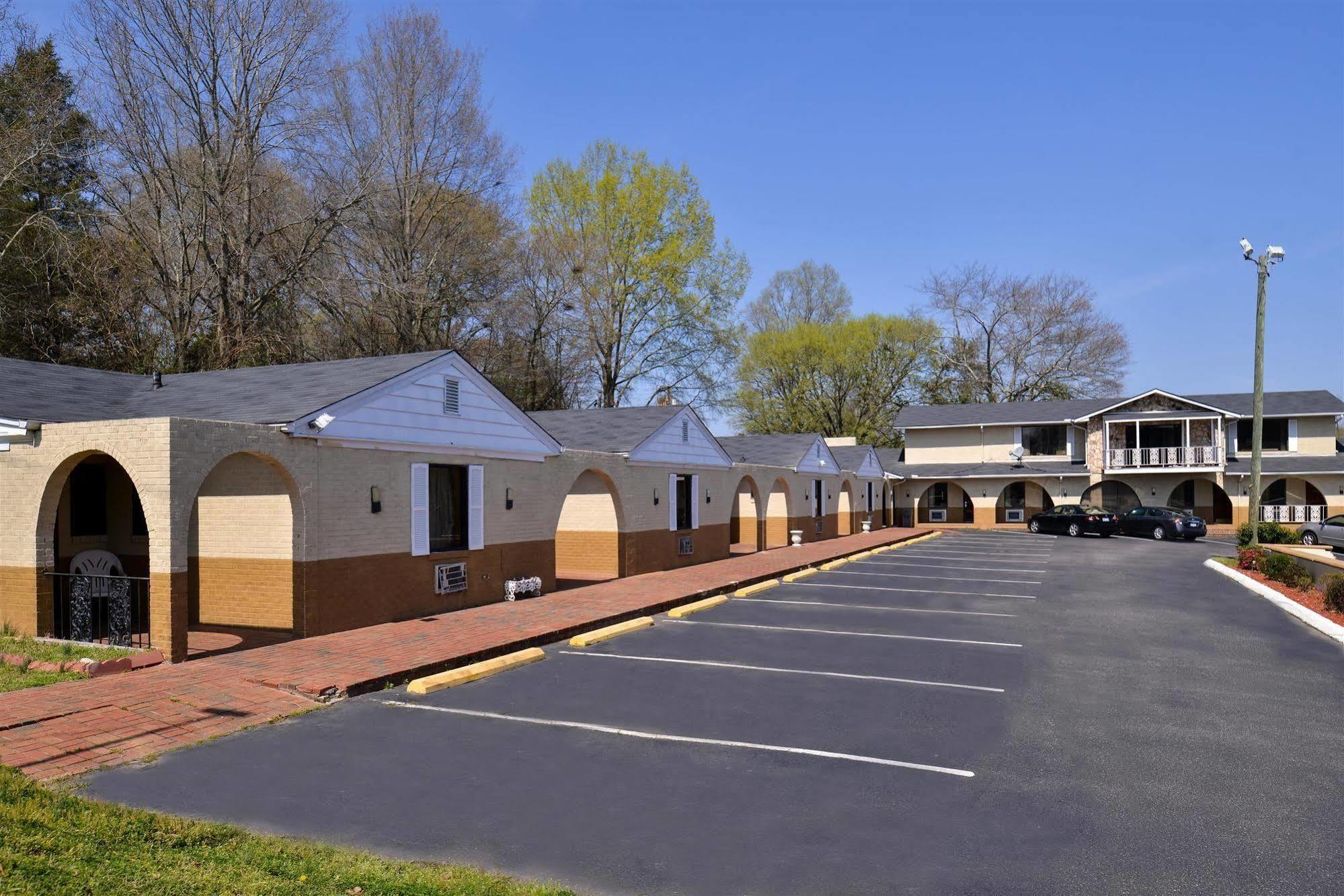 Loyalty Inn Rockingham Exterior photo